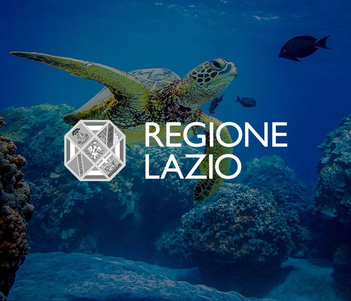 Immagine di un fondale marino con in sovrapressione il logo della regione Lazio