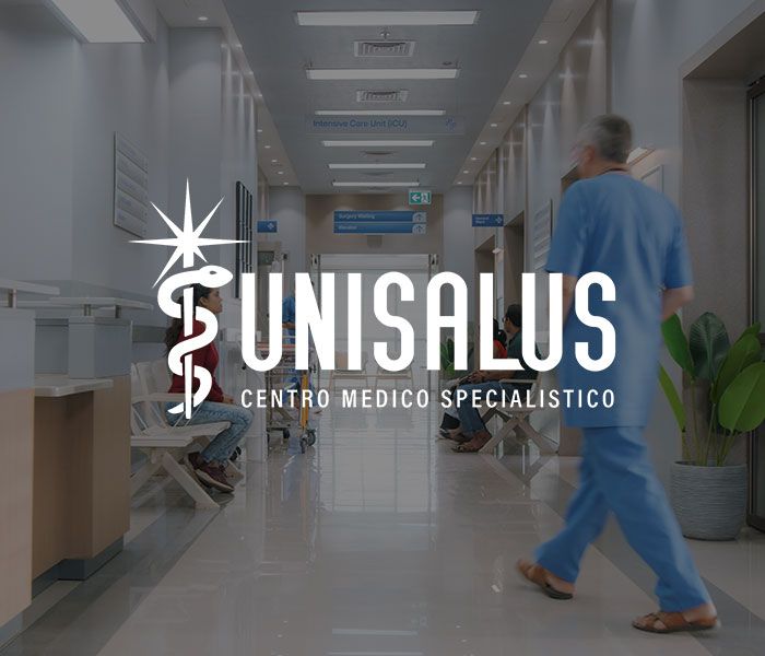 Corridoio di un ospedale con in sovrapressione il logo del Centro Medico Unisalus