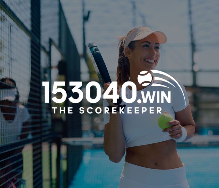 Logo di 153040.win con lo sfondo di una ragazza in un campo da padel